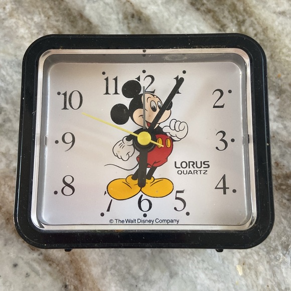 Vintage Mickey Mouse Lorus Clock Battery operated - Picture 1 of 5